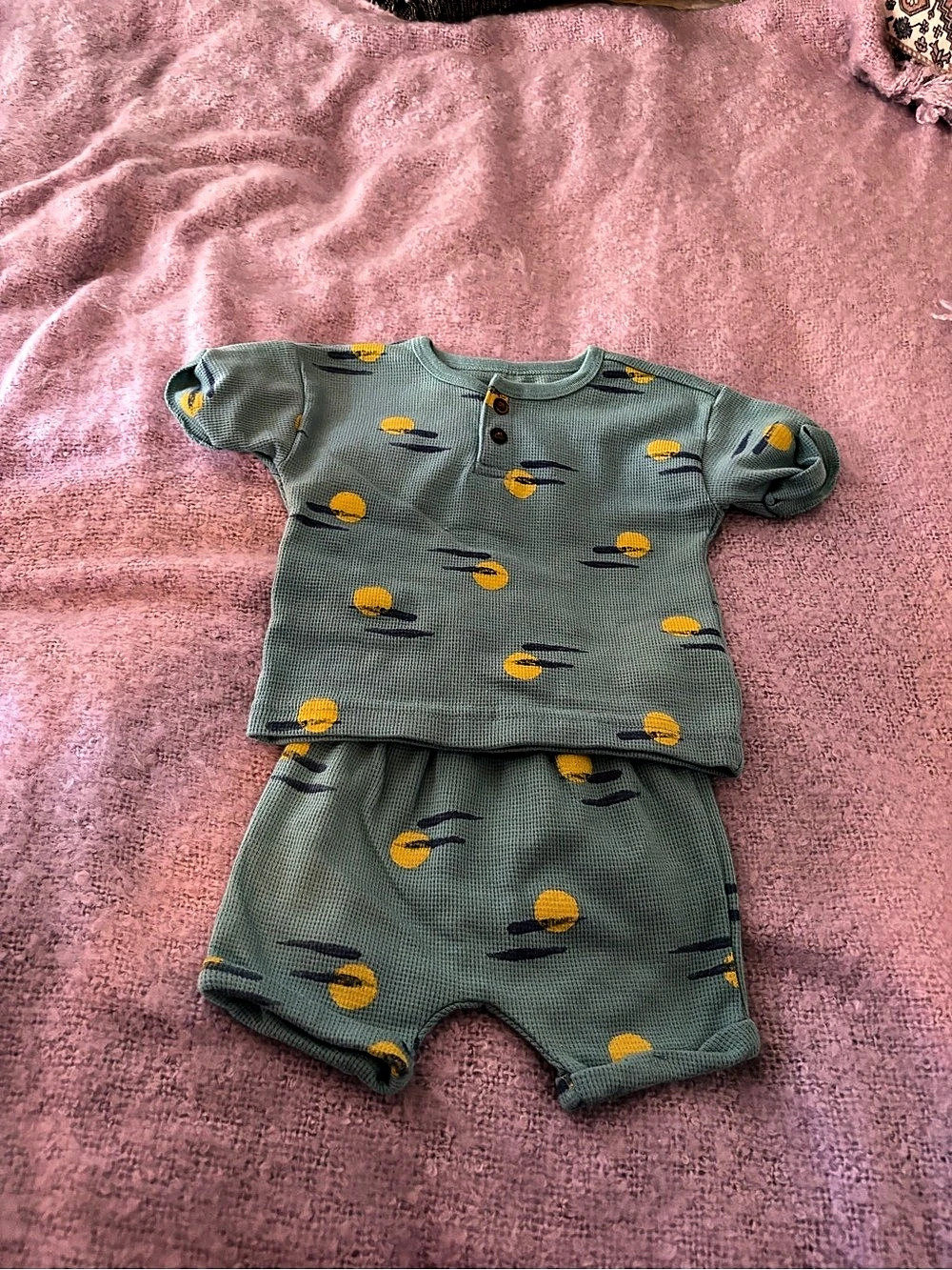 Carter's Baby Green Printed Two-Piece Set 6-9M Like New